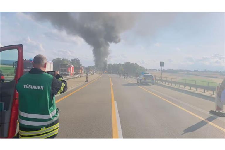 Ein Lkw-Brand sorgt für Schaden auf der A81.