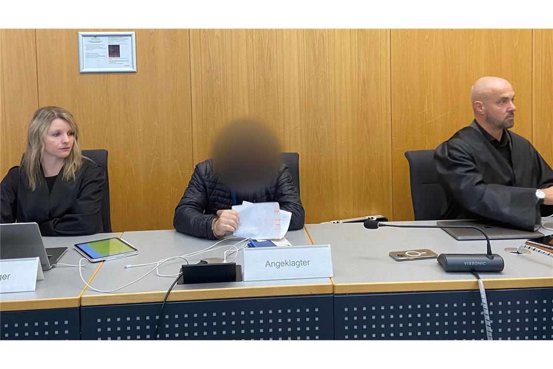 Kindesmissbrauch im Livestream - Mann steht vor Gericht Ein Mann aus dem Alb-Donau-Kreis soll den sexuellen Missbrauch von Kindern in Auftrag gegeben und dafür bezahlt haben, sich die schweren Missbrauchshandlungen per Livestream ansehen zu können.