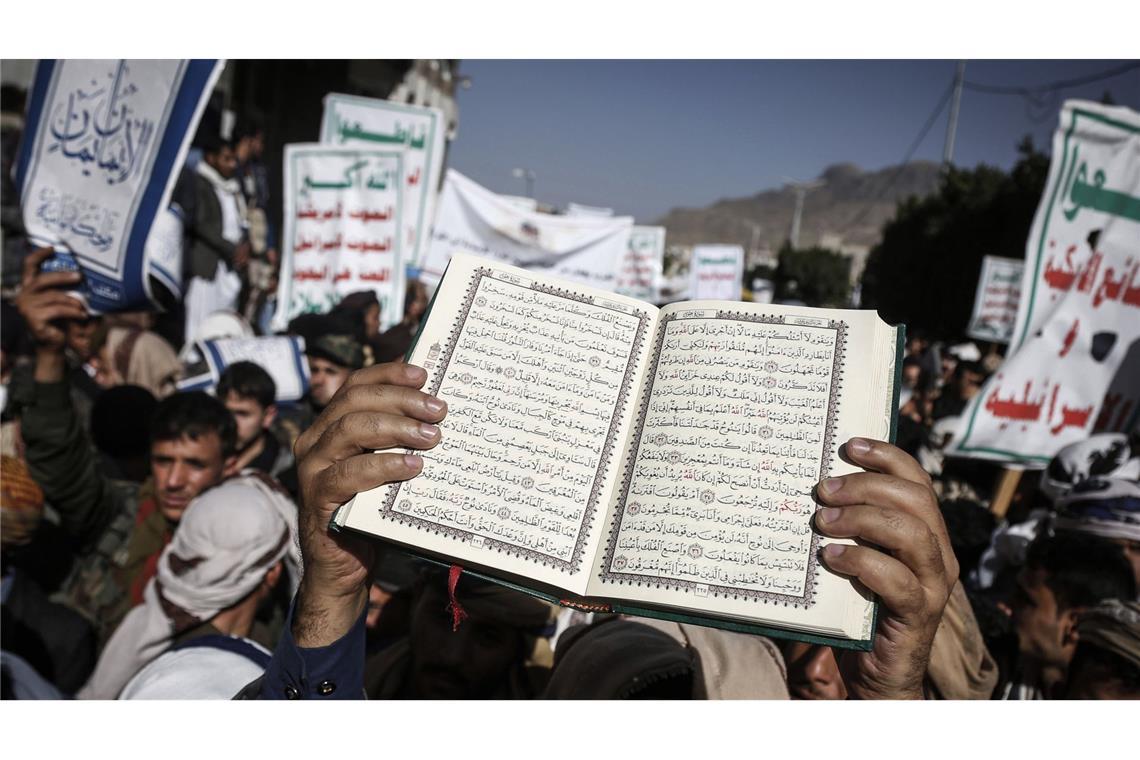 Berichte: Bekannter Koranschänder in Schweden erschossen Ein Mann hatte Schweden mit regelmäßigen Koran-Verbrennungen im Sommer 2023 in eine größere diplomatische Krise gestürzt. (Symbolbild)