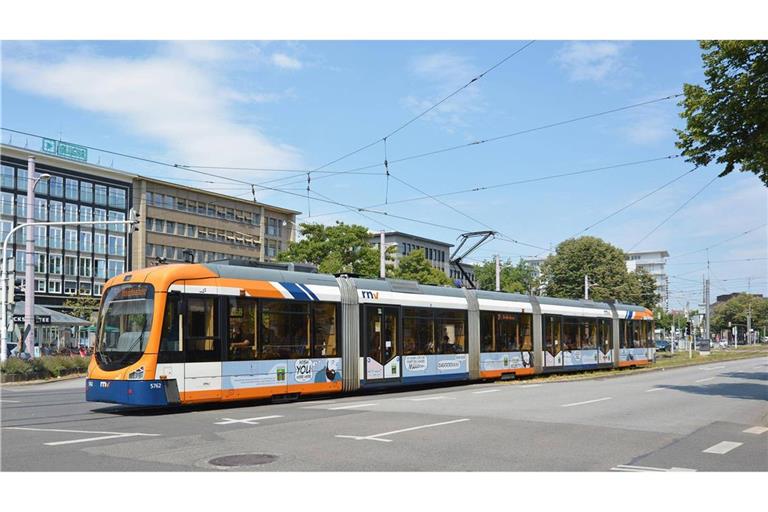 Ein Mann soll einen anderen Mann vor eine Straßenbahn in Mannheim gestoßen haben (Symbolfoto/Archiv).