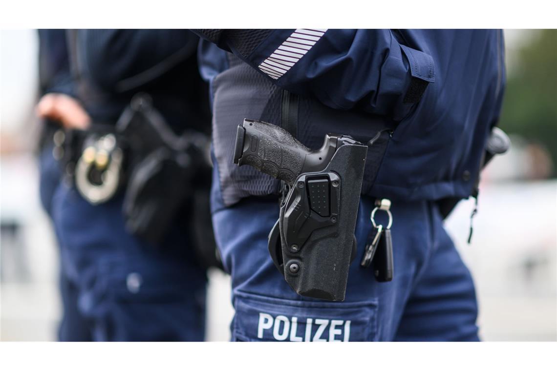 Mit Messer und Beil bewaffnet – Mann stirbt nach Schuss von Polizei Ein Mann starb nach einem Schuss bei einem Polizeieinsatz in Bruchsal. (Symbolbild)