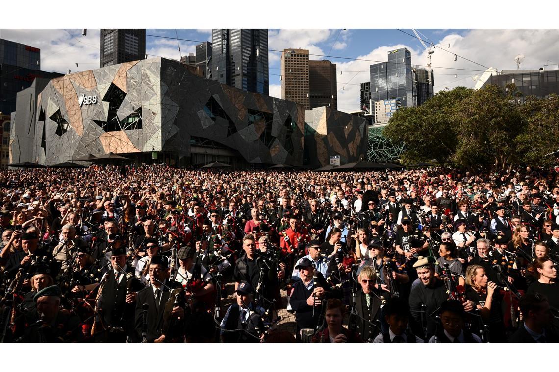 Ein Meer aus Karos und Hunderte Dudelsäcke: Melbourne war im Rekordfieber.