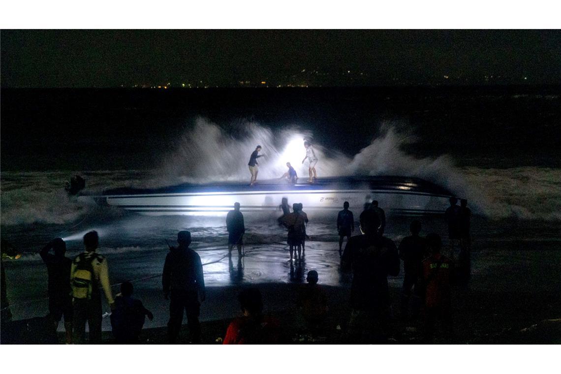 Zwei Touristen sterben bei Bootsunglück vor Bali Ein Mensch wird noch im Meer vermisst.