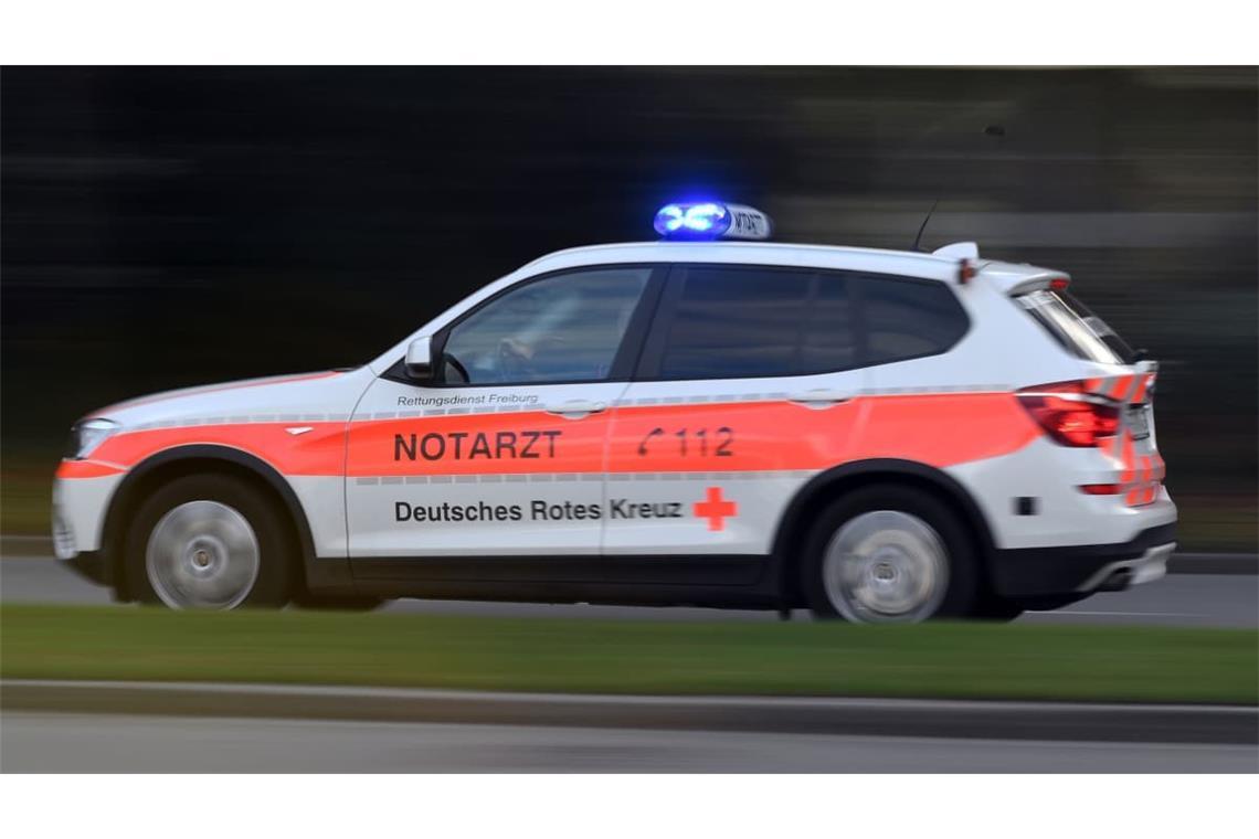 Ein Mensch wurde bei dem Unfall am Sonntagfrüh verletzt. (Symbolbild)