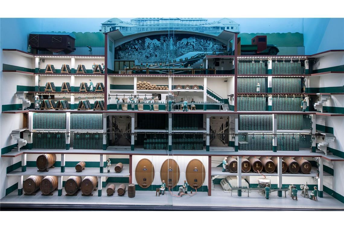 Ein Modell der Kellereiräume über dem sieben Stockwerken tiefen Weinkeller der Henkell Freixenet-Sektkellerei. (Archivbild)