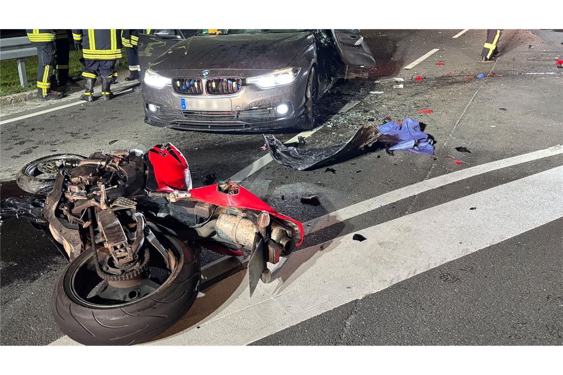 Ein Motorradfahrer ist bei Marktbergel in Mittelfranken tödlich verunglückt.