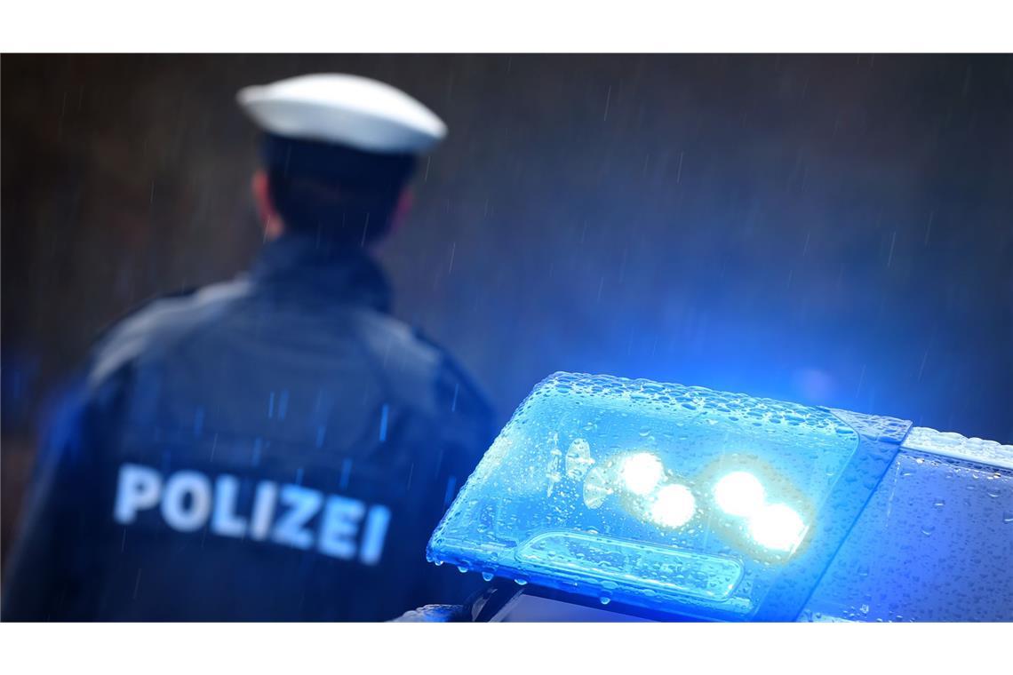 Frau und 18-jährige Tochter tot in Wohnung gefunden Ein Nachbar hatte die beiden getöteten Frauen am Dienstagabend in der Wohnung im Landkreis München entdeckt. (Symbolbild)
