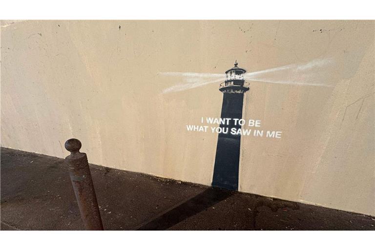 Ein neues Kunstwerk des Straßenkünstlers Banksy ist in Marseille aufgetaucht. Was Streetartkünstler Banksy damit sagen will?