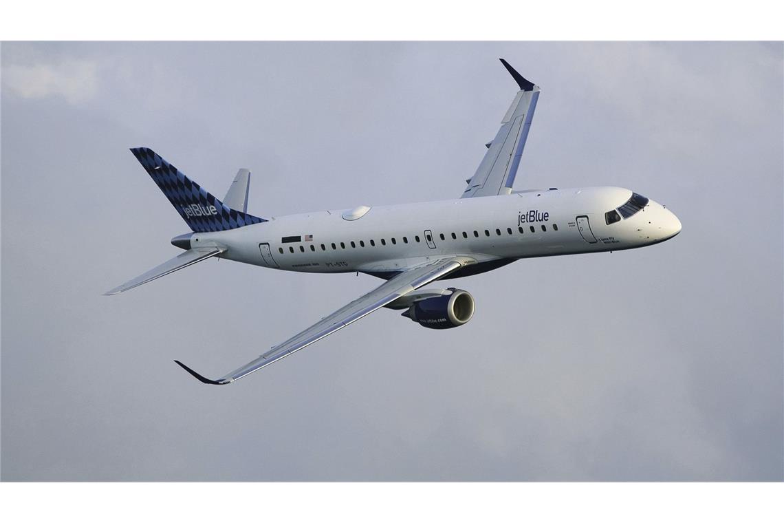 Passagierflugzeug stürzt ab – Behörden melden Überlebende Ein Passagierflugzeug ist in Kasachstan abgestürzt. (Symbolbild)