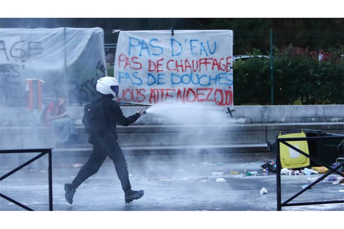 Ein Polizist in Nouvelle Aquitaine.