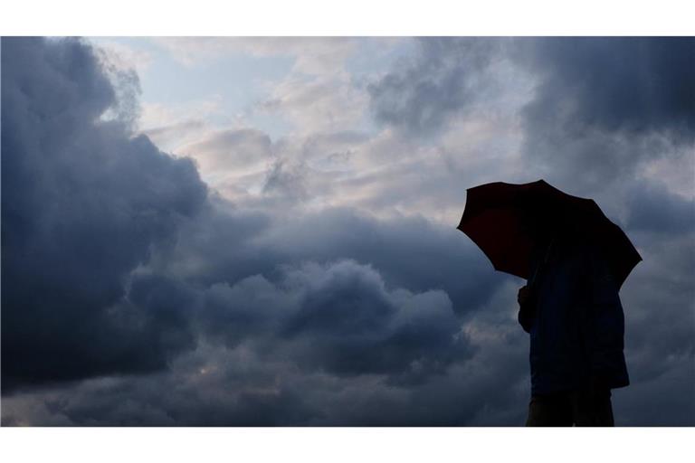 Ein Regenschirm ist am Mittwoch von Vorteil.