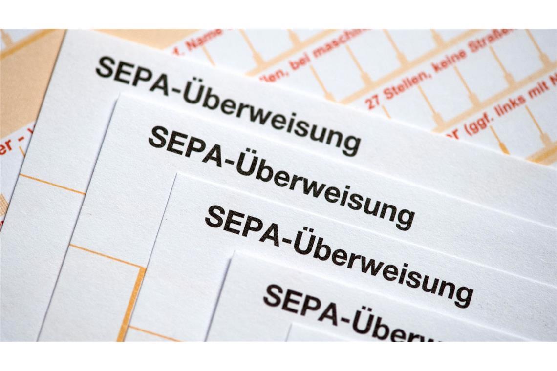 Echtzeitüberweisung: Gewinn und Risiko Ein Relikt der Vergangenheit: der Überweisungsschein. Mittlerweile dauert es nur noch Sekunden, bis das Geld beim Empfänger gelandet ist.