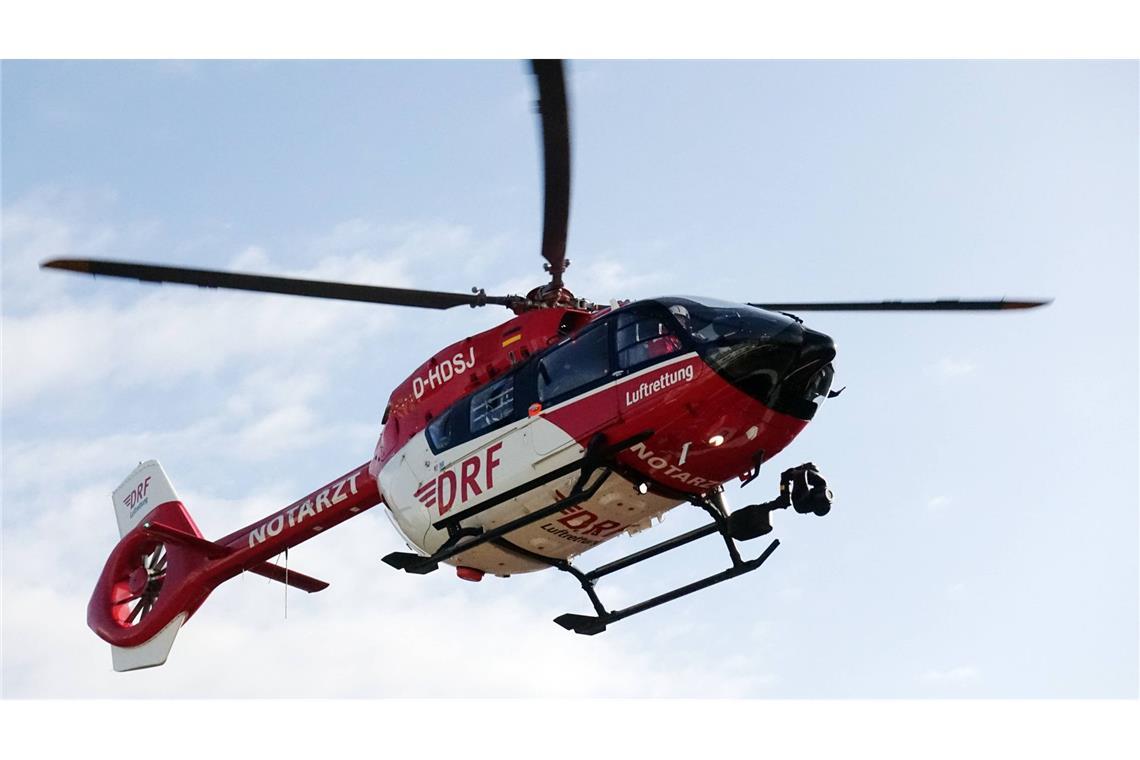 19-Jährige eingeklemmt – insgesamt fünf Verletzte nach Unfall wegen Glätte Ein Rettungshubschrauber brachte die 19-Jährige in eine Klinik. (Symbolfoto)