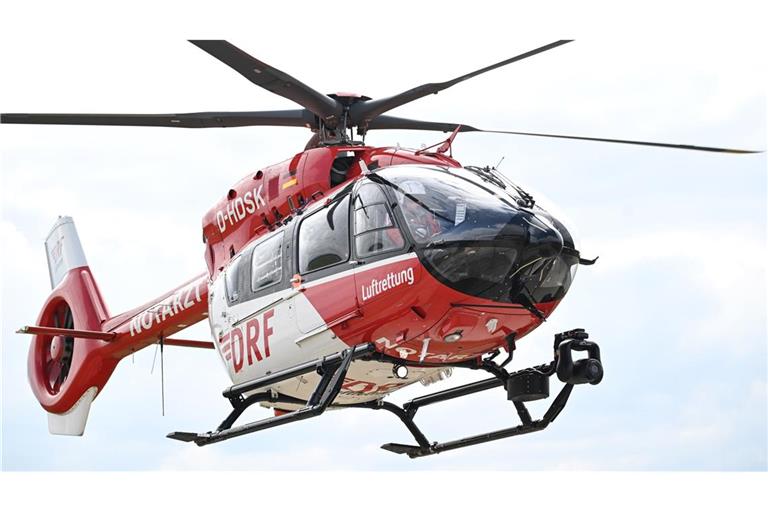 Ein Rettungshubschrauber brachte einen nach dem Unfall schwer verletzten Mann in ein Krankenhaus. (Symbolbild)