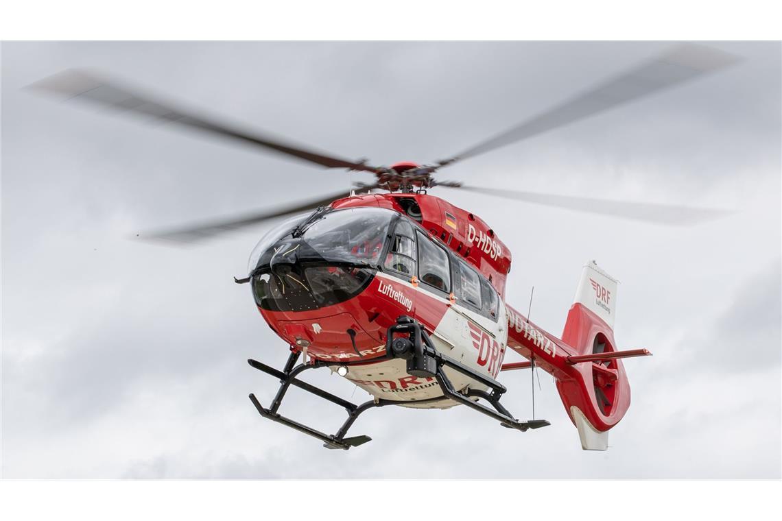 Kind stürzt aus Sessellift und fällt acht Meter in die Tiefe Ein Rettungshubschrauber flog das Mädchen in eine Klinik. (Symbolfoto)