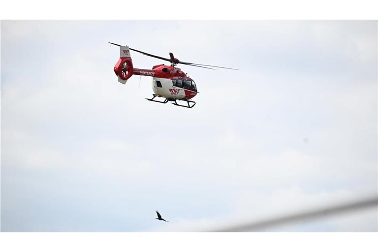 Ein Rettungshubschrauber flog den Mann in eine Klinik, in der er kurze Zeit später starb. (Symbolbild)