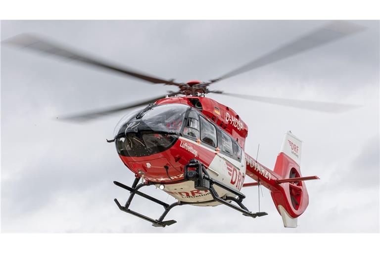 Ein Rettungshubschrauber war ebenfalls im Einsatz. (Symbolbild)