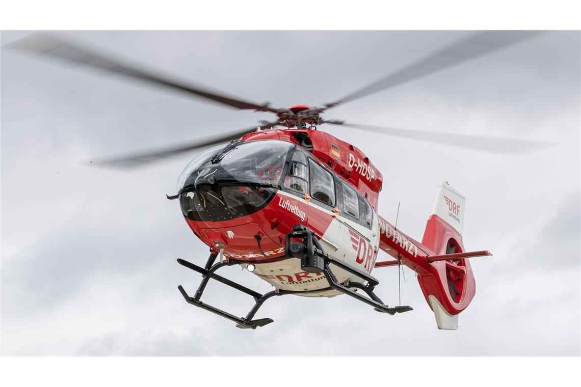 Arbeiter wird mit heißem Wachs übergossen Ein Rettungshubschrauber war im Einsatz (Symbolbild).