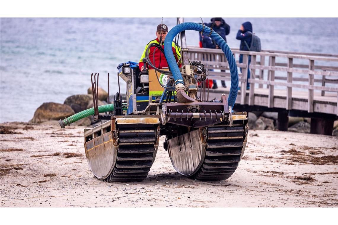 Ein Rettungsversuch mit einem Saugbagger war gescheitert.
