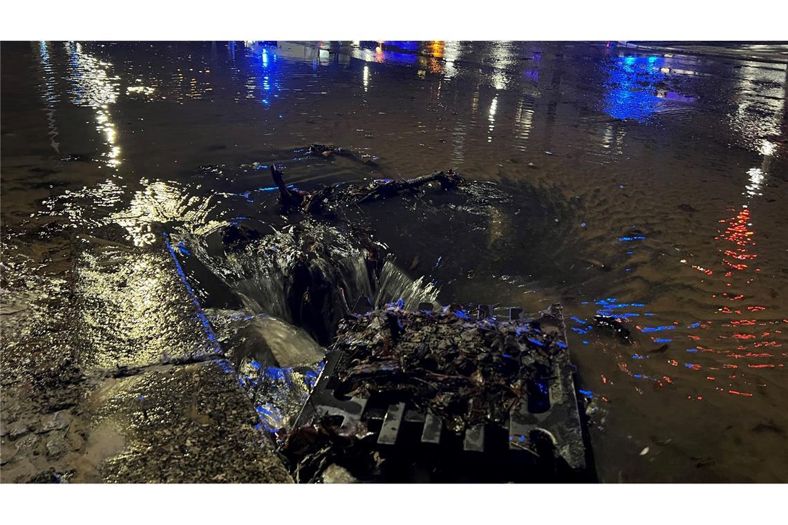 Wasserrohrbruch zu Silvester - Teile Berlins ohne Wasser Ein Rohr einer zentralen Versorgungsleitung ist gebrochen. (Foto aktuell)