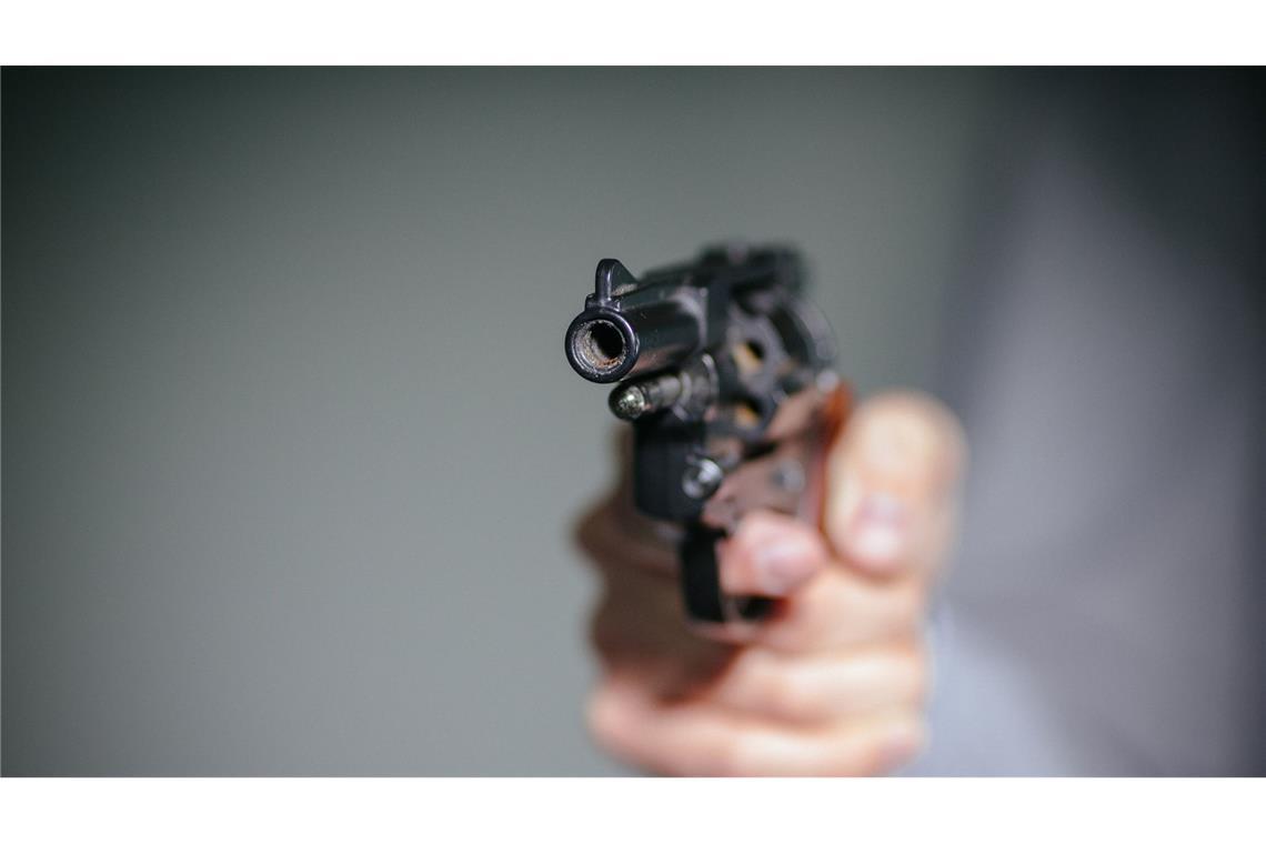 Jugendliche sollen mit Schreckschusswaffe geschossen haben Ein Schreckschuss-Revolver (Symbolbild).