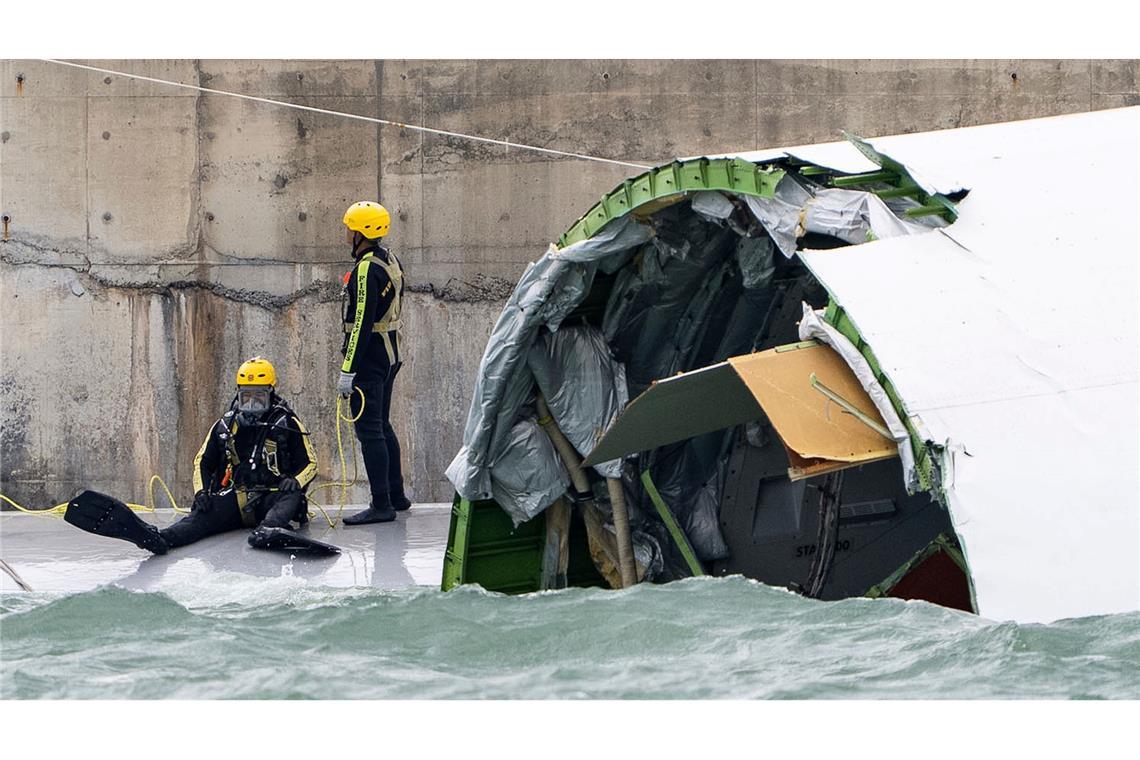 Ein Sicherheitsmitarbeiter wurde tot aus dem Wasser geborgen.