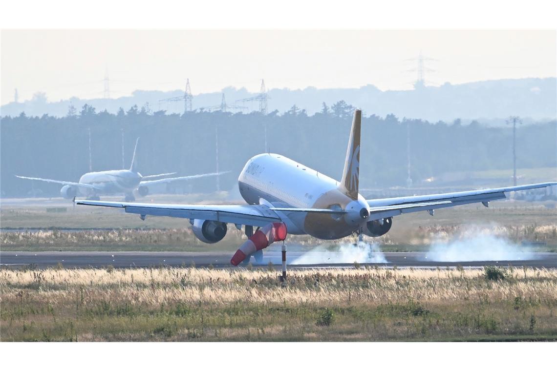 Sonderflug aus Jordanien in Frankfurt gelandet Ein Sonderflug hat 171 aus Israel ausgereiste Deutsche samt nächsten Angehörigen nach Frankfurt gebracht.