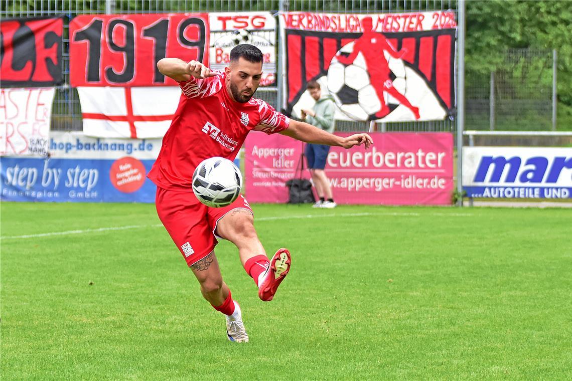 Die TSG Backnang erwartet einen der ganz dicken Brocken Ein Spiel gesperrt, nun aber wieder im Einsatz: Charalambos Parharidis. Foto: Tobias Sellmaier