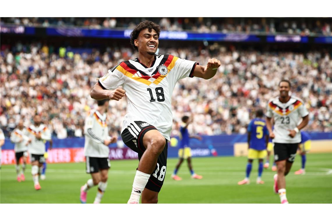 Ein Stern geht auf in Houston: Nathaniel Brown hebt ab nach seinem ersten Länderspieltor beim WM-Debüt.