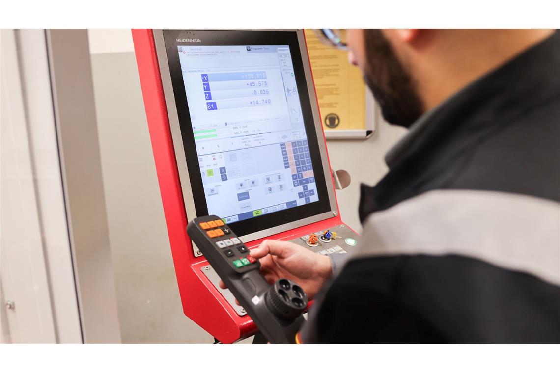 Ein syrischer Auszubildender in Deutschland. (Archivfoto aus Schleswig-Holstein)