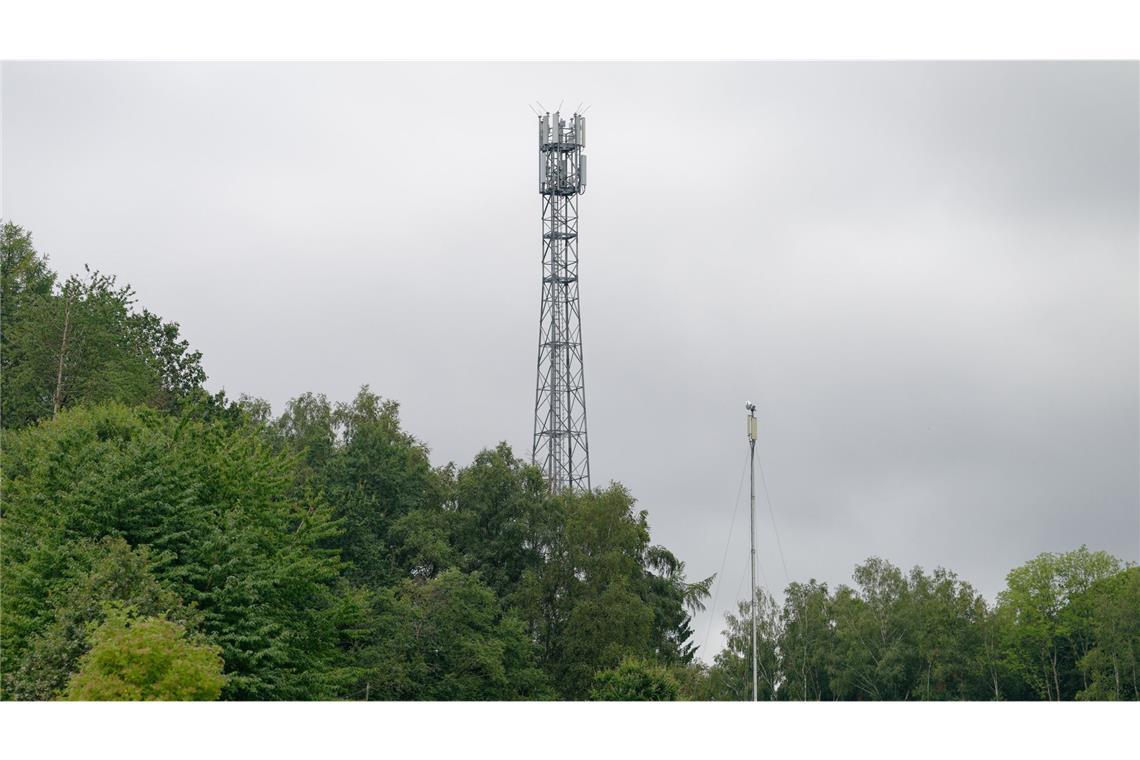 800.000 Menschen in Frankreich ohne Handy und TV Ein Telefonmast ist in Frankreich mutmaßlich aufgrund eines Sabotageakts ausgefallen (Archivbild).