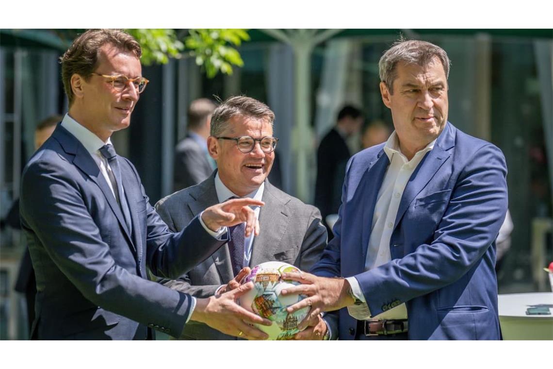 Ein Trio, dass sich unbedingt grün ist: Hendrik Wüst, Boris Rhein und Markus Söder (v. li.).