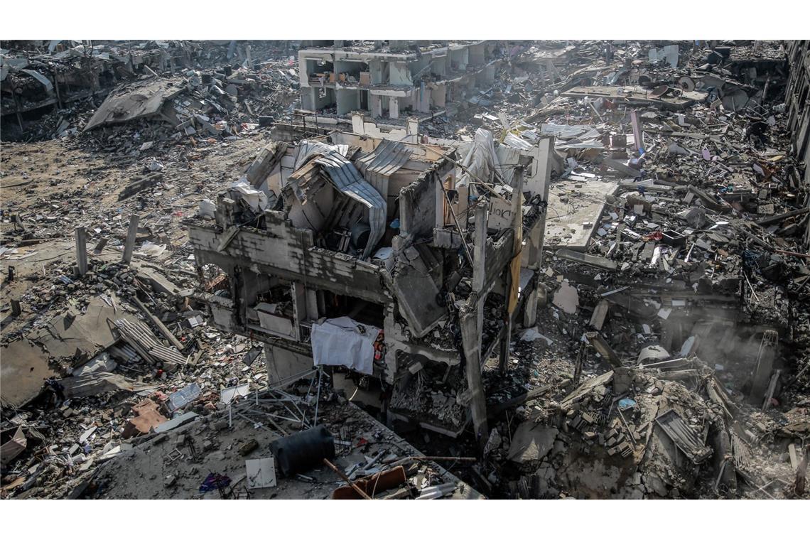Ein Überblick über die Zerstörung im Scheich-Radwan-Viertel in Gaza-Stadt. (Archivbild)