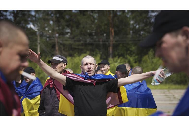 Ein ukrainischer Soldat nach seiner Rückkehr in die Region Tschernihiw. (Archivbild)
