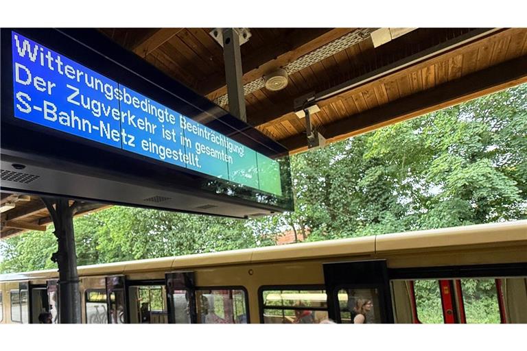 Ein Unwetter hatte den Berliner S-Bahnverkehr zum Erliegen gebracht.
