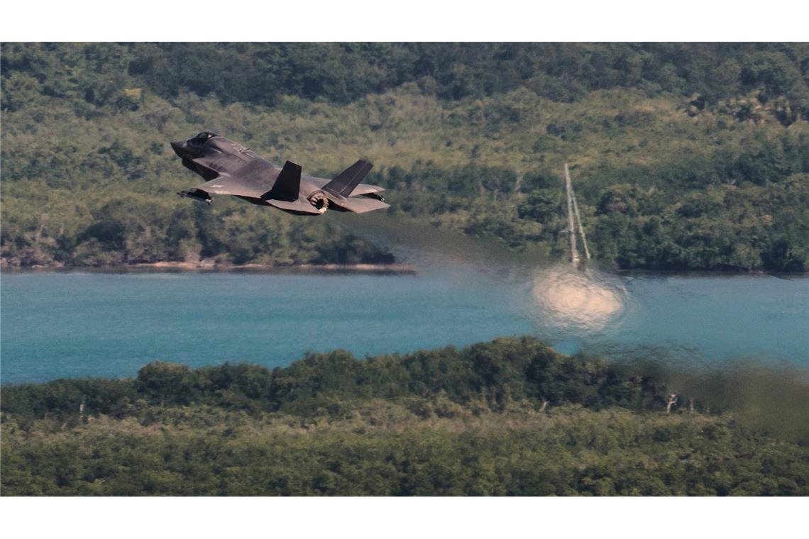 Ein US-Kampfjet vom Typ F35 startet vom Flughafen Jose Aponte de la Torre in Puerto Rico.