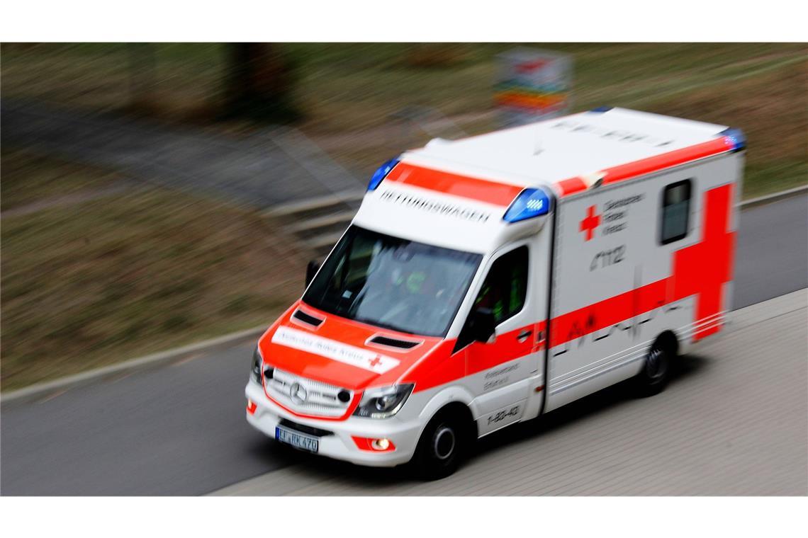 Mann nach Streit in Flüchtlingsunterkunft in Lebensgefahr Ein Verletzter nach einem Streit in einer Flüchtlingsunterkunft in Achern schwebt nach Angaben der Polizei in Lebensgefahr. (Symbolbild)