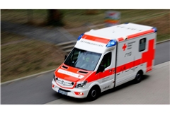 Ein Verletzter nach einem Streit in einer Flüchtlingsunterkunft in Achern schwebt nach Angaben der Polizei in Lebensgefahr. (Symbolbild)