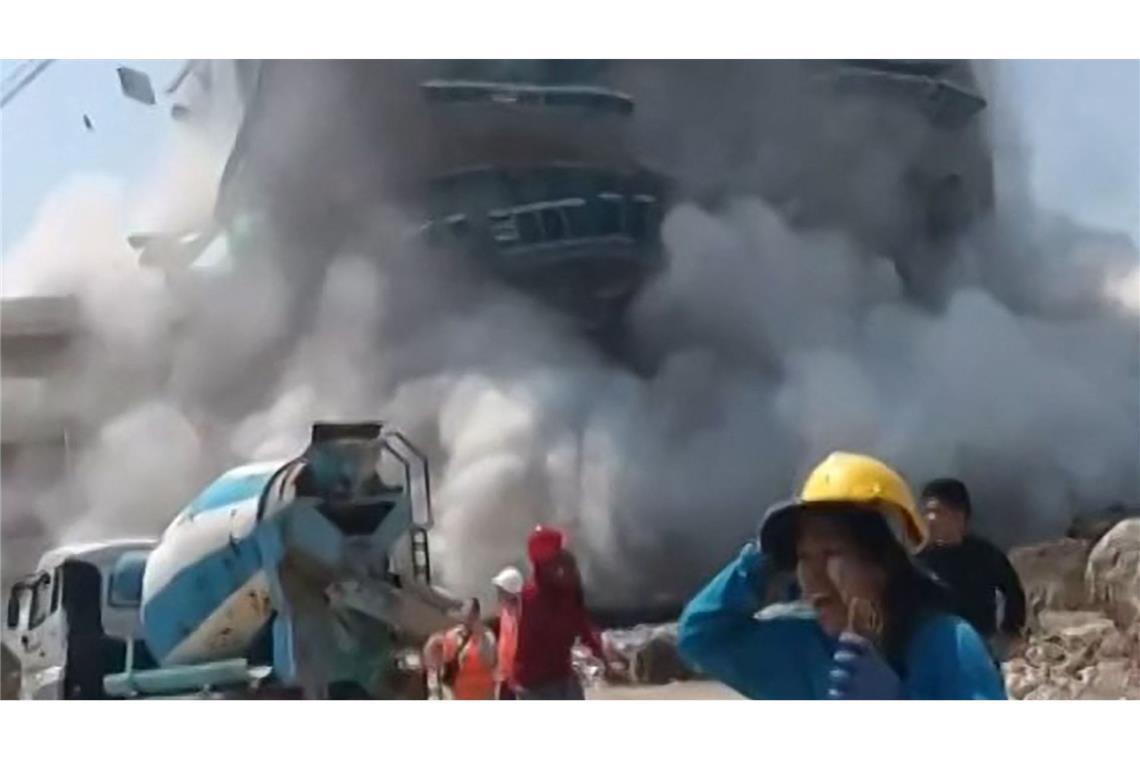 Was wir wissen und was nicht Ein Video im Netz zeigt den Einsturz des Gebäudes in Bangkok.