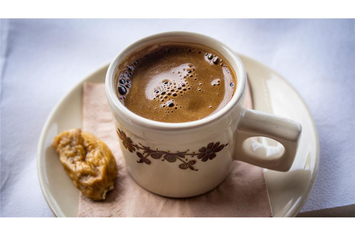 Gurken, Chemnitz, Abstinenz: Was 2025 angesagt sein könnte Ein warmes, üppiges Braun ist für das Pantone-Institut die Trendfarbe 2025 - auch "Mocha Mousse" genannt. (Symbolbild)