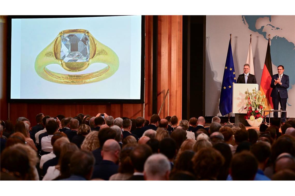 Ein wertvoller Ring, geraubt im Zweiten Weltkrieg, kehrte nach Polen zurück.