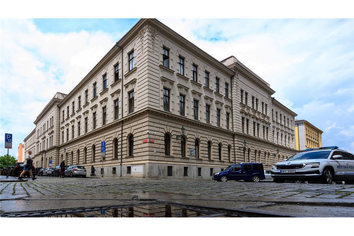 Eine Auslieferung erfolgt erst, wenn eine Gerichtsentscheidung rechtskräftig wird.