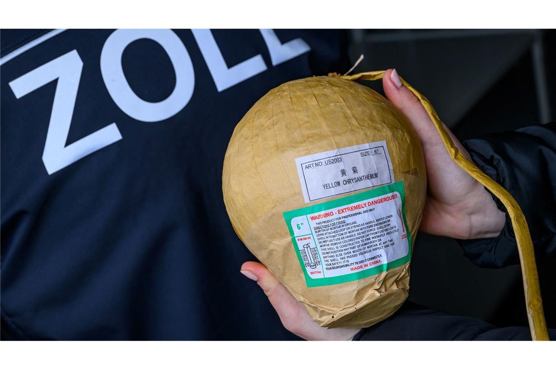Kugelbombe verletzt Kind - Mutmaßlicher Täter identifiziert Eine beschlagnahmte Kugelbombe. (Archivfoto)