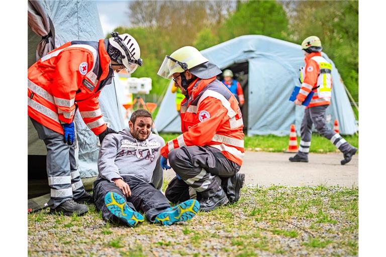 Eine Bevölkerungsschutzübung in Stuttgart vor einem Jahr: Hier ist die Katastrophe nur eine Simulation, die Verletzungen sind nur aufgemalt – aber was passiert in einem Ernstfall?