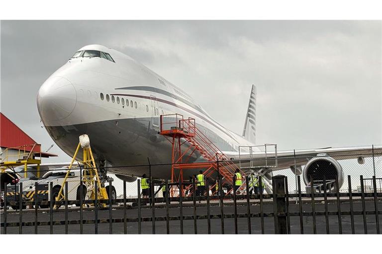 Eine Boeing 747 mit dem Farbschema der von der katarischen Königsfamilie verwendeten Flugzeuge war am Freitag, dem 2. Mai, auf dem internationalen Flughafen von San Antonio zu sehen