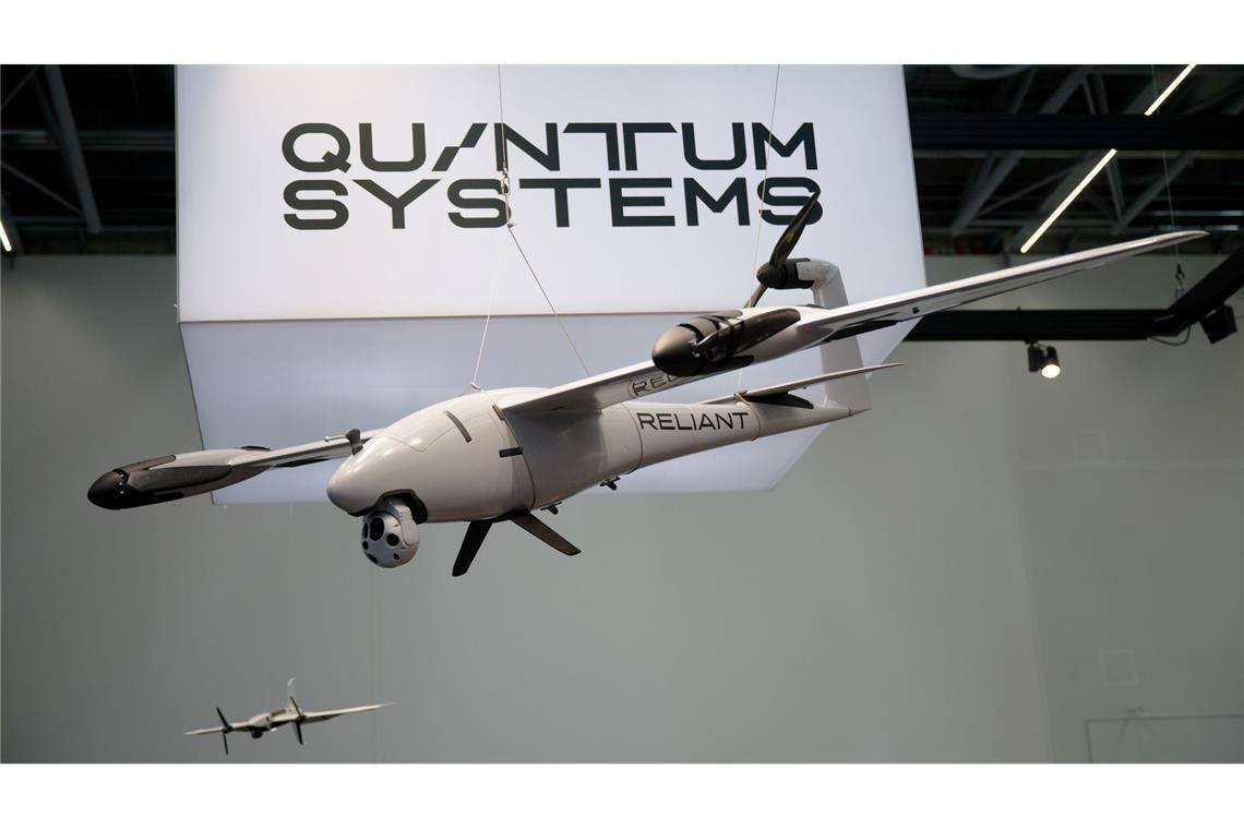 Eine Drohne am Messestand von Quantum Systems.