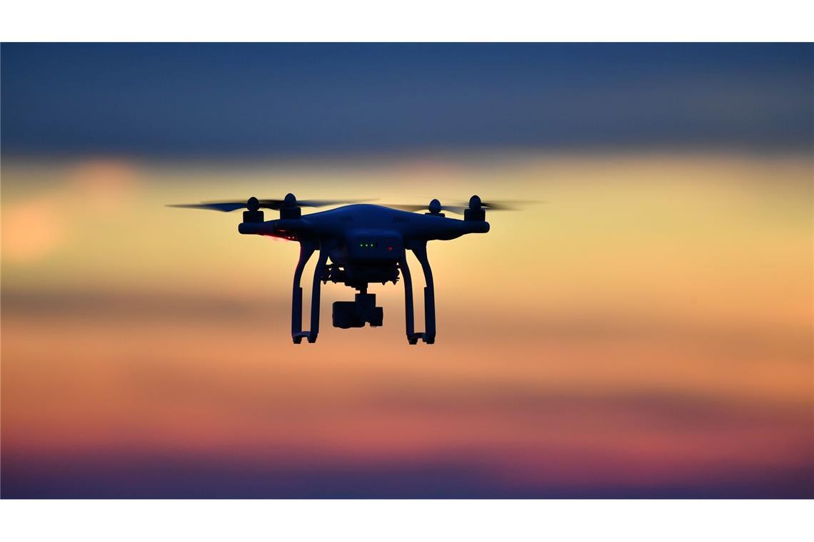 Eine Drohne wurde am Sonntagabend in der Nähe des Flughafens Bremen gesichtet. (Symbolbild)