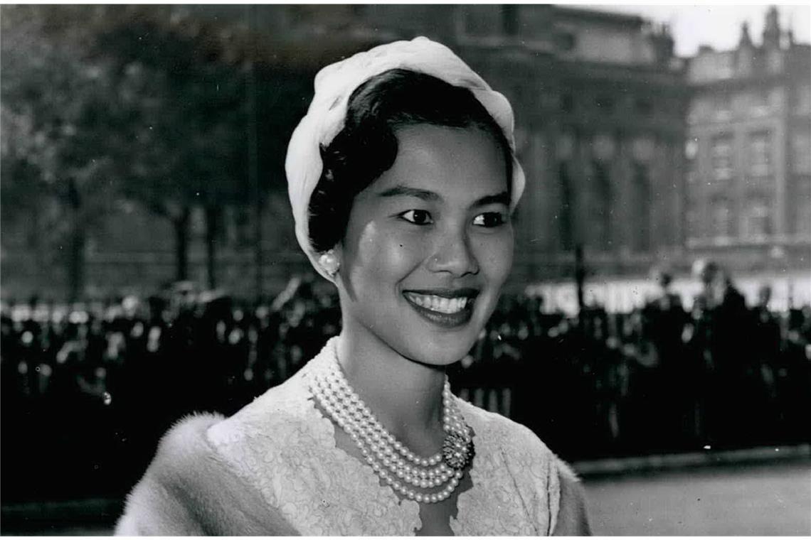 Thailand trauert um ehemalige Königin Eine echte Schönheit: Thailands Königin Sirikit 1960 bei einem Besuch in London.