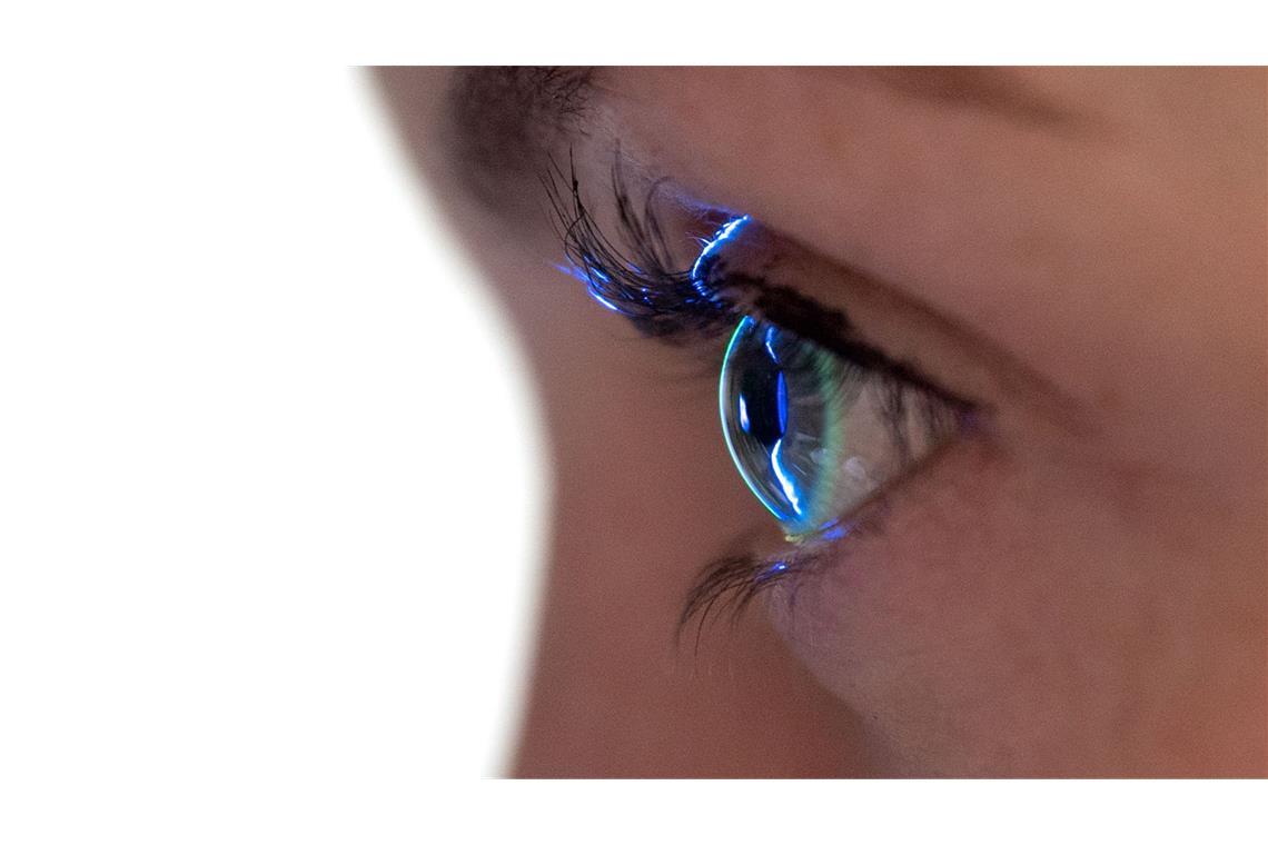 Arzt operiert mit Parkinson: Frau auf einem Auge erblindet Eine Frau erblindete nach der Operation auf einem Auge. (Symbolbild)