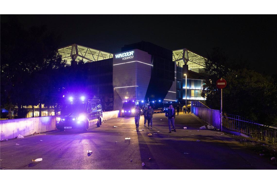 Verängstigte Frau verursachte Unfall vor Barcelona-Derby Eine Frau hatte den Unfall vor dem Stadion verursacht.